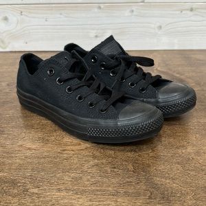Converse low black womens 7 men’s 5